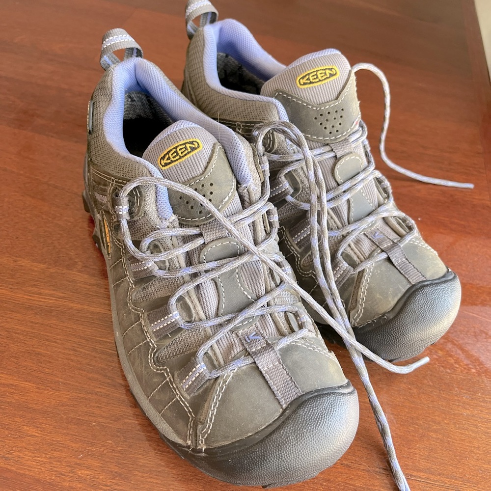 Keen hiking shoes size 8.5